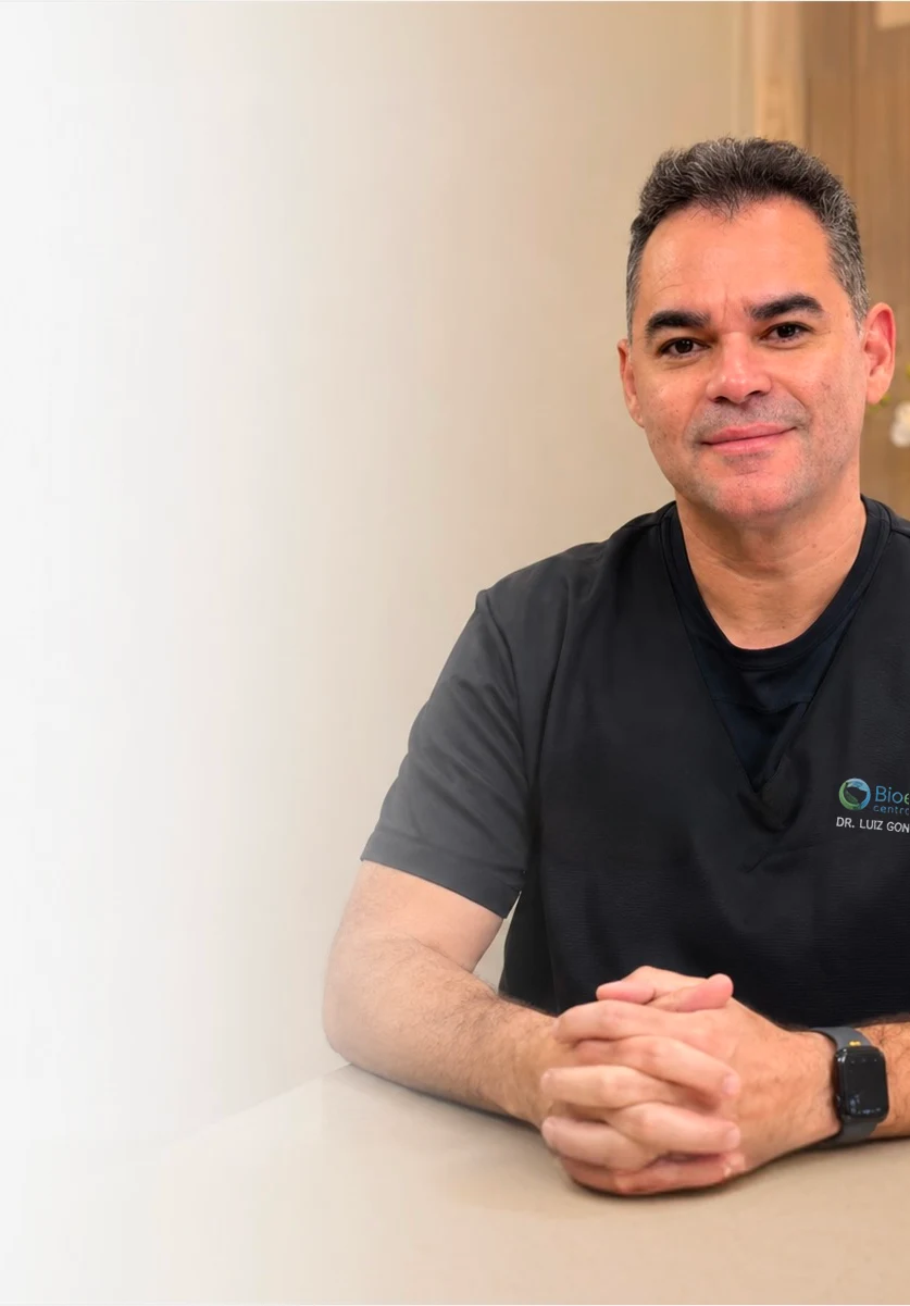 Dr. Luiz Gonçalves en consulta en Bioethos Centro Clínico, Foz do Iguaçu
